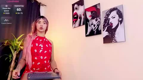 flor_gil online show from 11/27/25, 04:03