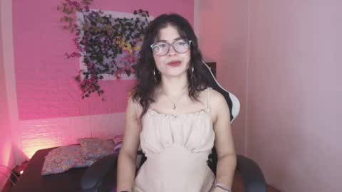 flora_blue online show from 09/16/25, 11:33