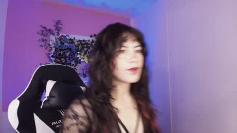 flora_blue online show from 10/16/25, 11:33