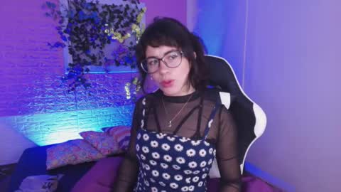 flora_blue online show from 10/20/25, 11:43