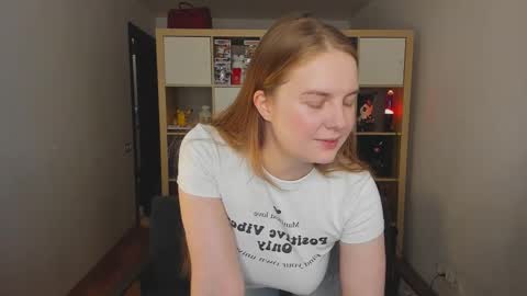 Snapshot of flora_fiore chatting on 09/18/25, 06:26 Hayley I WILL COME BACK ON MAY 27TH 6pm UTC online show from 09/18/25, 06:26