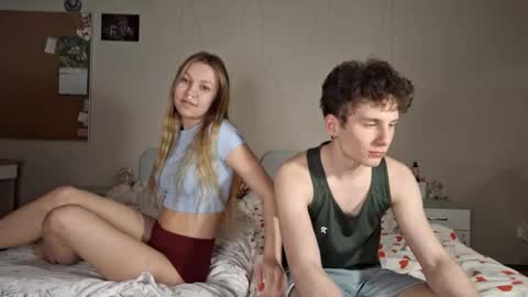 Snapshot of floracouple chatting on 02/15/26, 01:20 Flora and Sam online show from 02/15/26, 01:20