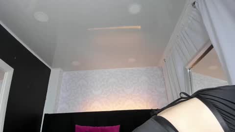 FLORA online show from 03/15/26, 09:04