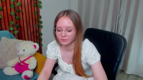 Snapshot of floralarsson chatting on 05/14/26, 03:52 hey there guys im Flora no not the one from WInx. But I love magical stuff and especially I love nature. I dont know I thin online show from 05/14/26, 03:52