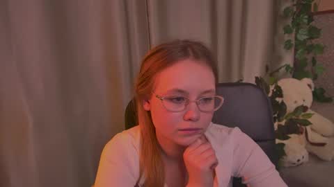 Snapshot of floralarsson chatting on 06/05/26, 06:52 hey there guys im Flora no not the one from WInx. But I love magical stuff and especially I love nature. I dont know I thin online show from 06/05/26, 06:52