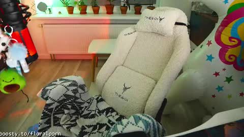 Snapshot of floralporn chatting on 03/06/25, 11:53 Flora Pepega online show from 03/06/25, 11:53