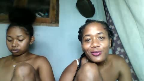 florencia011 online show from 02/24/25, 08:25