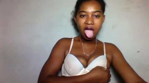 florencia011 online show from 03/03/25, 10:42