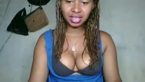 florencia011 online show from 10/29/25, 07:21