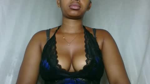 florencia011 online show from 12/22/25, 03:25