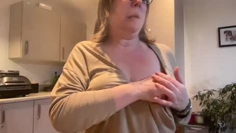 Snapshot of flossyishot chatting on 01/14/25, 10:23 flossyishot online show from 01/14/25, 10:23