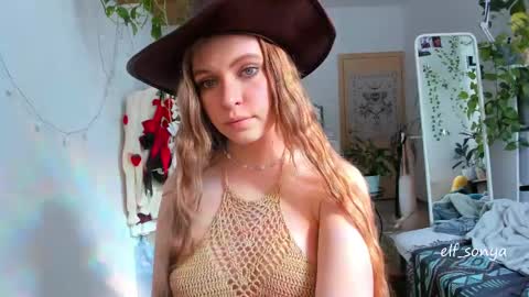 flower_elf online show from 06/08/26, 02:06