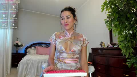 Snapshot of flower_nicole chatting on 12/03/24, 05:53 Nicole online show from 12/03/24, 05:53