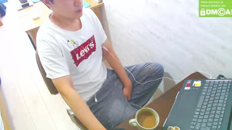 Snapshot of flowerbox chatting on 12/30/24, 04:42 flowerbox online show from 12/30/24, 04:42