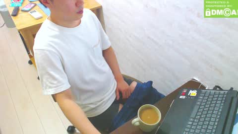 Snapshot of flowerbox chatting on 01/05/25, 07:28 flowerbox online show from 01/05/25, 07:28