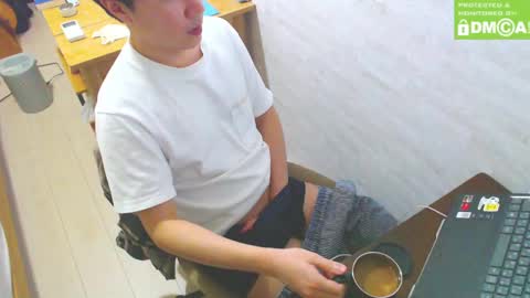 Snapshot of flowerbox chatting on 01/26/25, 08:36 flowerbox online show from 01/26/25, 08:36