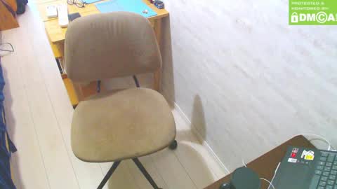 Snapshot of flowerbox chatting on 02/24/25, 08:17 flowerbox online show from 02/24/25, 08:17