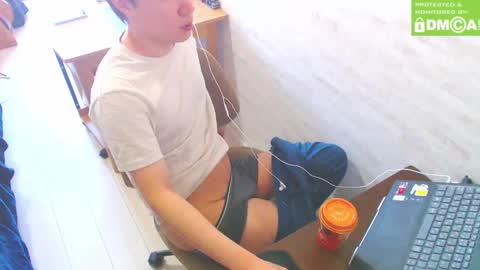 Snapshot of flowerbox chatting on 03/09/25, 02:07 flowerbox online show from 03/09/25, 02:07