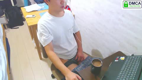 Snapshot of flowerbox chatting on 10/18/25, 04:41 flowerbox online show from 10/18/25, 04:41