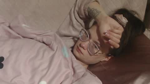 say meow and send tip  online show from 03/31/26, 11:38