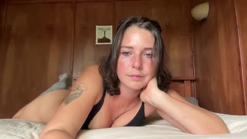 Flowergirl online show from 10/27/25, 11:52