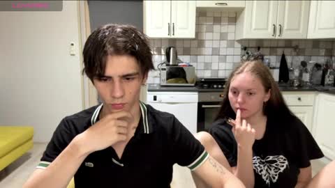 flowerscouple online show from 04/30/26, 09:52