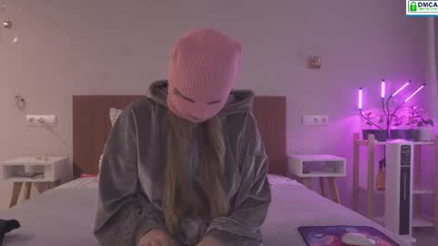 Snapshot of fluffy_hat chatting on 03/03/25, 05:20 Fluffy and Krut online show from 03/03/25, 05:20