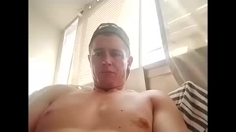 Snapshot of flybuy2525 chatting on 10/17/25, 09:39 flybuy2525 online show from 10/17/25, 09:39