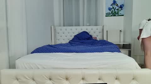 Snapshot of flymybutterfly chatting on 12/29/24, 03:24 flymybutterfly online show from 12/29/24, 03:24