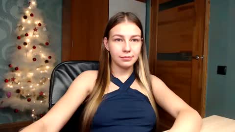 Snapshot of fofhcf chatting on 12/16/24, 03:30 Molli Ready for any play with you. Hottest show in pvt Help a student earn big tokens online show from 12/16/24, 03:30