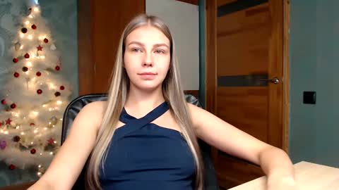 Snapshot of fofhcf chatting on 12/18/24, 03:15 Molli Ready for any play with you. Hottest show in pvt Help a student earn big tokens online show from 12/18/24, 03:15