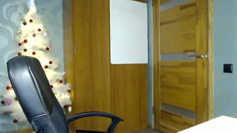 Snapshot of fofhcf chatting on 12/25/24, 04:11 Molli Ready for any play with you. Hottest show in pvt Help a student earn big tokens online show from 12/25/24, 04:11