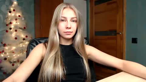 Snapshot of fofhcf chatting on 12/26/24, 09:26 Molli Ready for any play with you. Hottest show in pvt Help a student earn big tokens online show from 12/26/24, 09:26