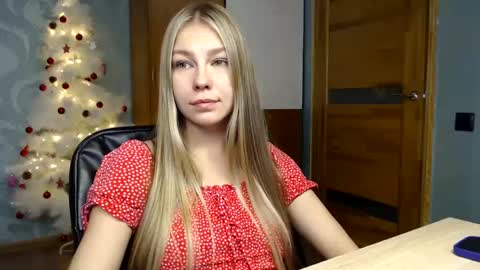 Snapshot of fofhcf chatting on 01/09/25, 10:20 Molli Ready for any play with you. Hottest show in pvt Help a student earn big tokens online show from 01/09/25, 10:20