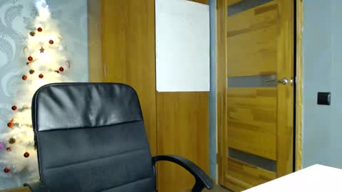 Snapshot of fofhcf chatting on 01/10/25, 07:21 Molli Ready for any play with you. Hottest show in pvt Help a student earn big tokens online show from 01/10/25, 07:21