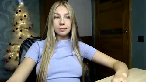 Snapshot of fofhcf chatting on 01/16/25, 06:27 Molli Ready for any play with you. Hottest show in pvt Help a student earn big tokens online show from 01/16/25, 06:27