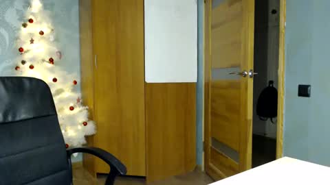 Snapshot of fofhcf chatting on 01/21/25, 10:41 Molli Ready for any play with you. Hottest show in pvt Help a student earn big tokens online show from 01/21/25, 10:41