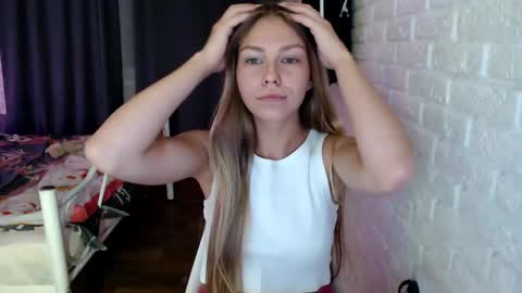 Snapshot of fofhcf chatting on 09/10/25, 12:10 Molli Ready for any play with you. Hottest show in pvt Help a student earn big tokens online show from 09/10/25, 12:10
