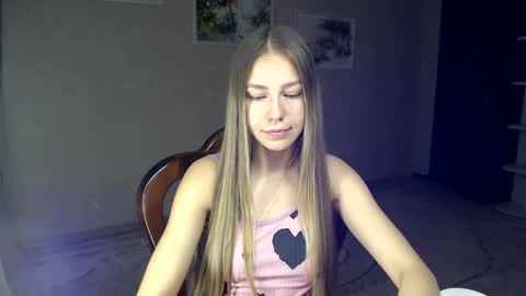 Snapshot of fofhcf chatting on 10/08/25, 09:34 Molli Ready for any play with you. Hottest show in pvt Help a student earn big tokens online show from 10/08/25, 09:34