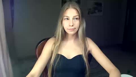 Snapshot of fofhcf chatting on 10/10/25, 04:39 Molli Ready for any play with you. Hottest show in pvt Help a student earn big tokens online show from 10/10/25, 04:39