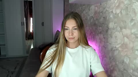 Snapshot of fofhcf chatting on 10/23/25, 01:54 Molli Ready for any play with you. Hottest show in pvt Help a student earn big tokens online show from 10/23/25, 01:54