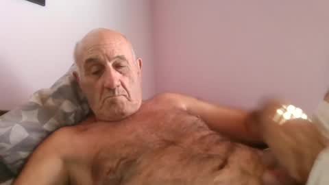 Snapshot of follador1001 chatting on 06/22/26, 01:41 follador1001 online show from 06/22/26, 01:41