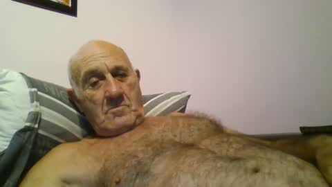Snapshot of follador1001 chatting on 06/27/26, 08:25 follador1001 online show from 06/27/26, 08:25