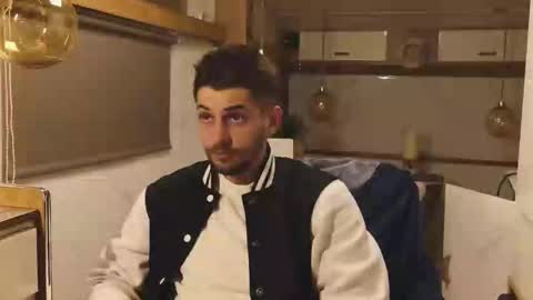 independent model online show from 03/08/26, 08:01