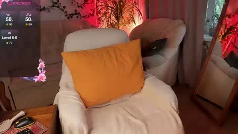 Snapshot of forest_lina chatting on 06/18/26, 01:04 online show from 06/18/26, 01:04