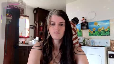 forestdarling online show from 11/30/25, 08:35