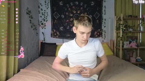 Snapshot of forever_eren chatting on 11/12/25, 09:10 forever_eren online show from 11/12/25, 09:10