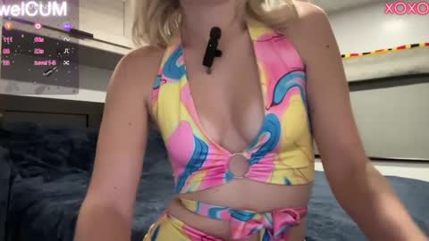 Elaine online show from 01/30/25, 01:44