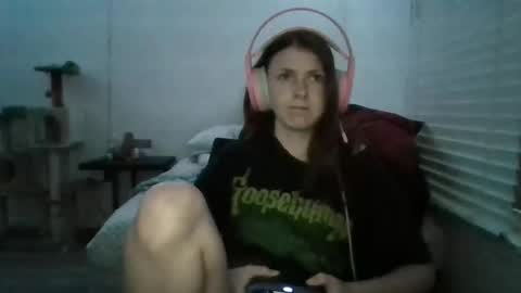Snapshot of foursknfairy chatting on 04/18/26, 12:14 foursknfairy online show from 04/18/26, 12:14