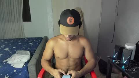 Snapshot of fox_evans chatting on 06/01/26, 01:51 Fox online show from 06/01/26, 01:51